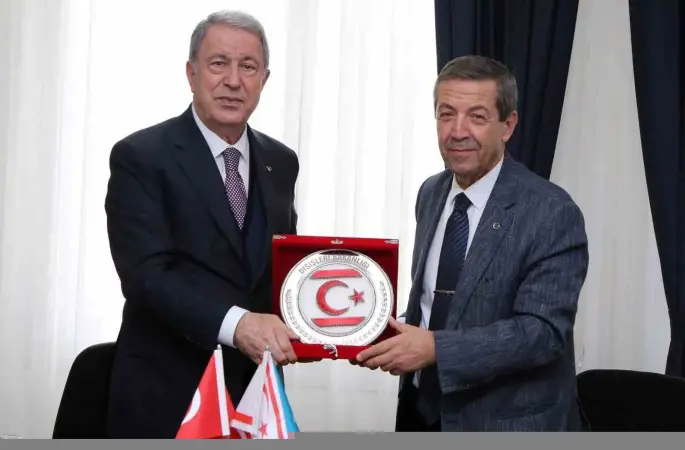 KKTC Dışişleri Bakanı Ertuğruloğlu, TBMM Milli Savunma Komisyonu Başkanı Akar ile görüştü
