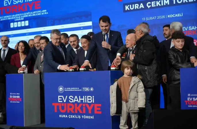 Kocaeli’de 10 bin 340 sosyal konutun kura çekimi Bakan Kurum’un katılımıyla yapıldı
