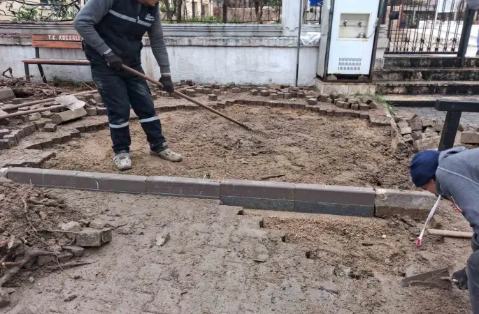 Koçarlı’da bozuk yollar onarıldı, Cihanoğlu Camii çevresi yeniden düzenlendi
