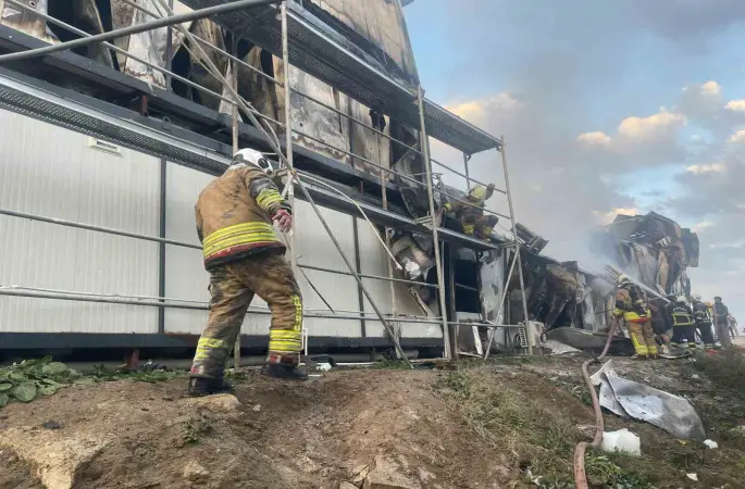 Konteyner yatakhane alevlere teslim oldu
