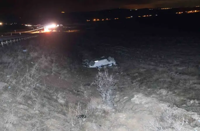 Kontrolden çıkan otomobil şarampole uçtu: 4 yaralı
