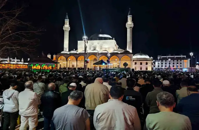 Konya şehir merkezinde 40 camide hatimle teravih namazı kılınacak
