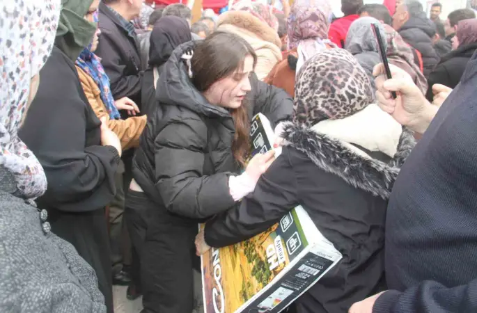 Konya’da ucuz televizyon izdihamı
