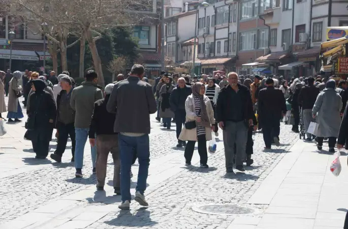 Konya’nın Tarihi Bedesten Çarşısı’nda bayram yoğunluğu
