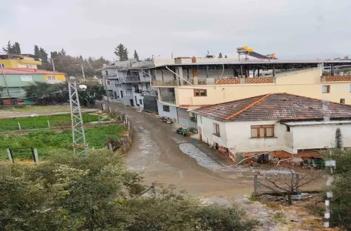 Köşk’te dolu yağışı etkili oldu, yollar beyaza büründü
