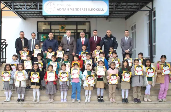 Köşk’te öğrencilerin yarıyıl karnelerini Kaymakam Taş verdi
