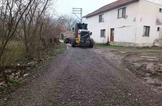 Köy yollarında yoğun çalışma
