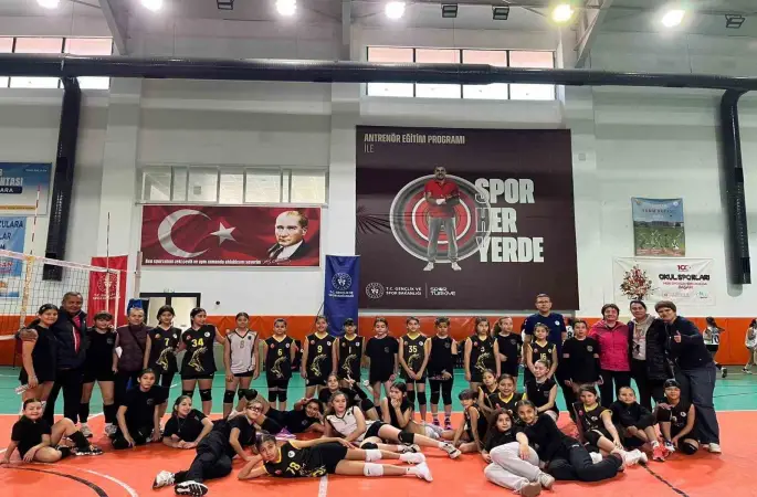 Köyceğiz’de voleybol coşkusu, 150 sporcu aynı sahada buluştu
