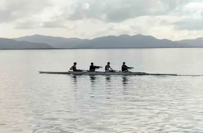 Köyceğiz’de yarıyıl tatili kürek okulu eğitimleri sürüyor
