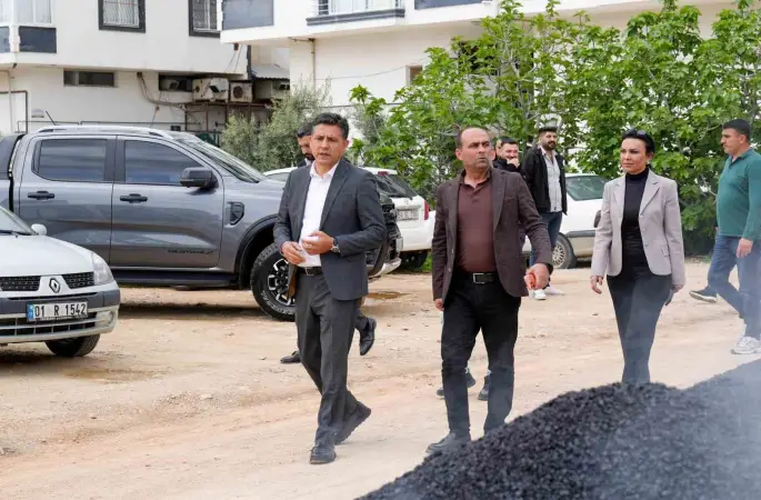 Kozan’da alt yapısı tamamlanan sokaklar asfaltlanıyor
