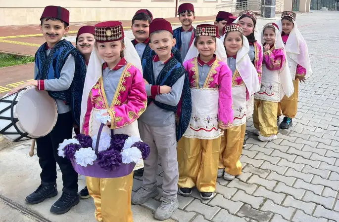 Küçük davulcular mahalleyi şenlendirdi
