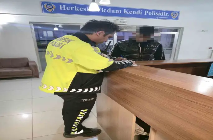 Küçük kıza çarptı, arkasına bile bakmadan kaçtı
