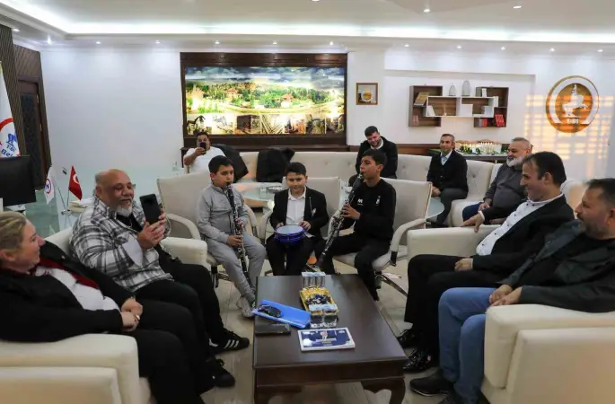 Küçük müzisyenlere Başkandan destek sözü
