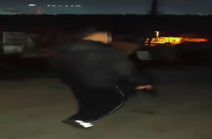 Küçükçekmece’de uzun namlulu silahla sokakta dolaşan 2 şahıs gözaltına alındı
