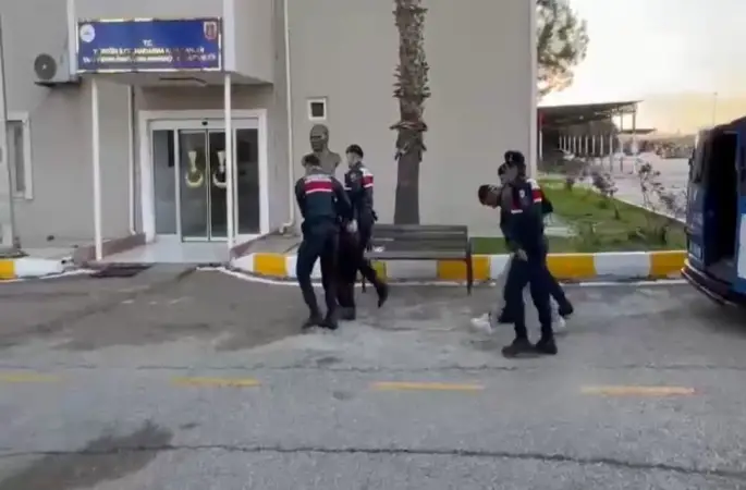 Kur’an-ı Kerim’lere zarar veren 2 kişi tutuklandı
