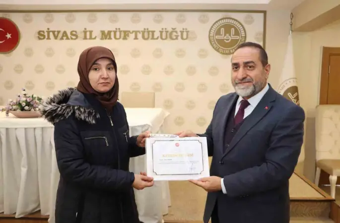 Kur’an Kursu öğreticileri sertifikaları aldı
