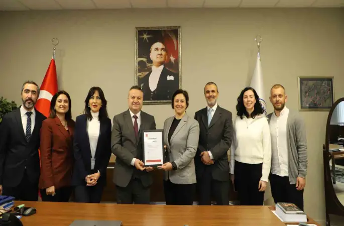 Küresel iş birliği ile mezunlara uluslararası kariyer fırsatı
