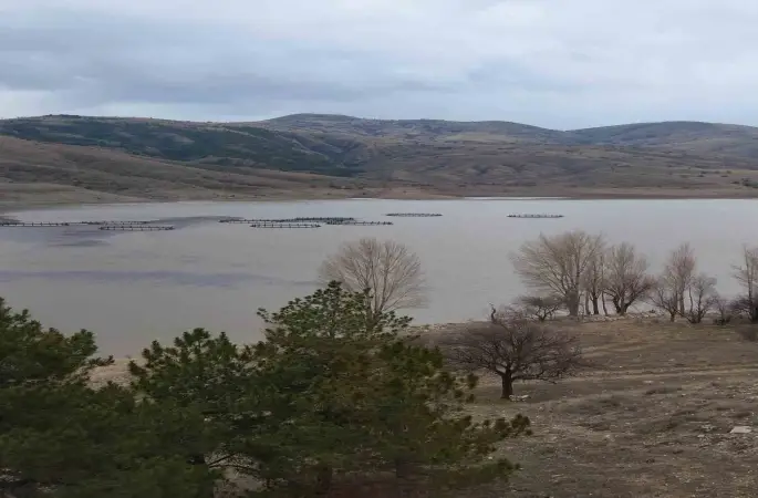 Kurumaya yüz tutan barajda doluluk oranı yüzde 50 seviyelerine yaklaştı
