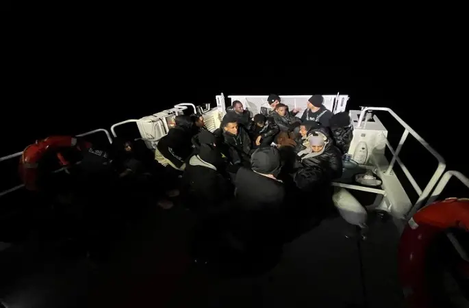 Kuşadası açıklarında 19 düzensiz göçmen yakalandı
