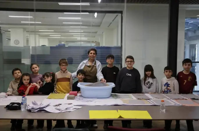 Kütahya’da çocuklardan "Atık Kâğıtlardan El Yapımı Kâğıda Elekte Kâğıt Yapım Workshop’a ilgi
