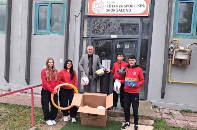 Kütahya’da ihtiyaç sahibi okullara donatım, oyuncak ve spor malzemesi desteği
