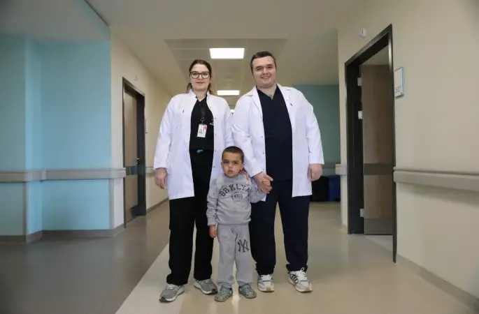 Kütahya’da minik hastaya kritik operasyon
