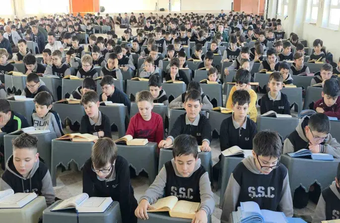 Kütahya’da yüzlerce öğrenciden aynı anda mukabele
