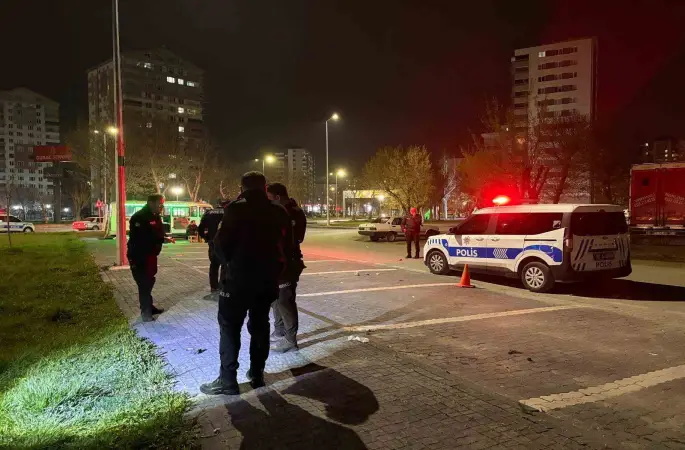 ‘Laf atma’ meselesinde kan aktı: 4 yaralı
