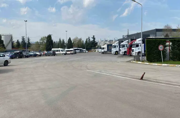 Lastik fabrikasında makineye sıkışan işçi hayatını kaybetti
