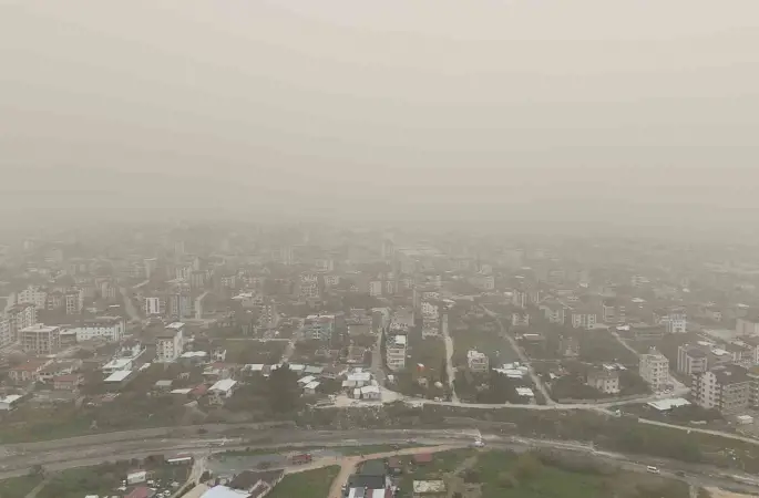 Libya’dan gelen çöl tozu Hatay’ı yuttu
