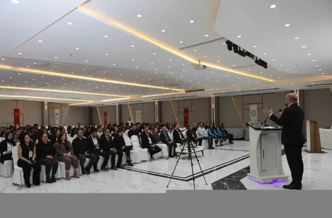 Lise öğrencileri tıp sempozyumuna katıldı
