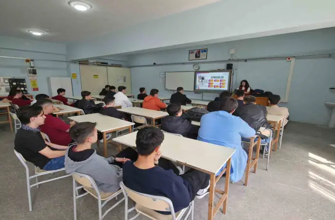 Lise sıralarında yapay zeka mesaisi
