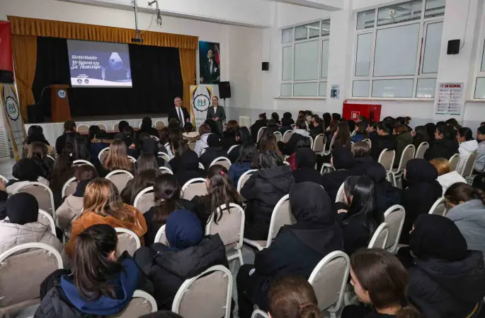 Liseli öğrencilere "Bilinçli su tüketimi" eğitimi verildi
