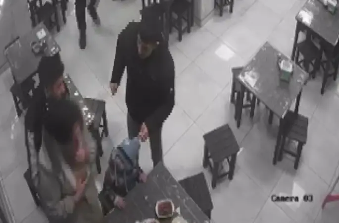 Lokantacı esnafından kadın müşterisine hayat kurtaran manevra
