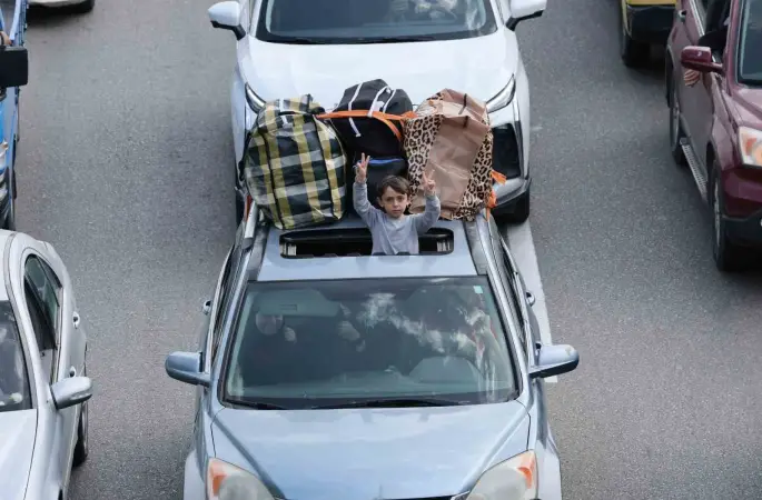 Lübnanlı aileler, ateşkesin ardından ülkenin güneyine doğru yola çıktı

