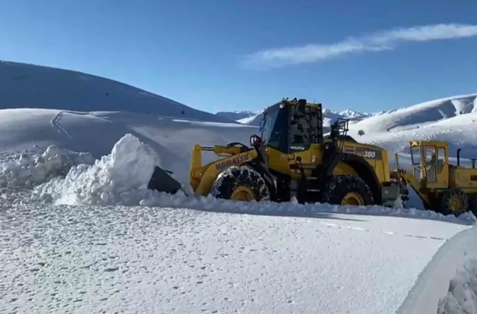 Malatya Büyükşehir Belediyesinin karla mücadele çalışmaları devam ediyor
