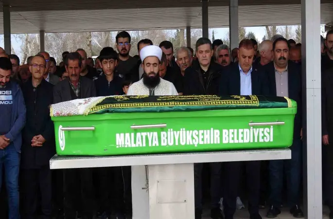 Malatya’da hayatını kaybeden öğretmen son yolculuğuna uğurlandı
