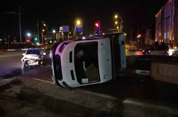 Malatya’da kamyonetin devrilme anı kamerada

