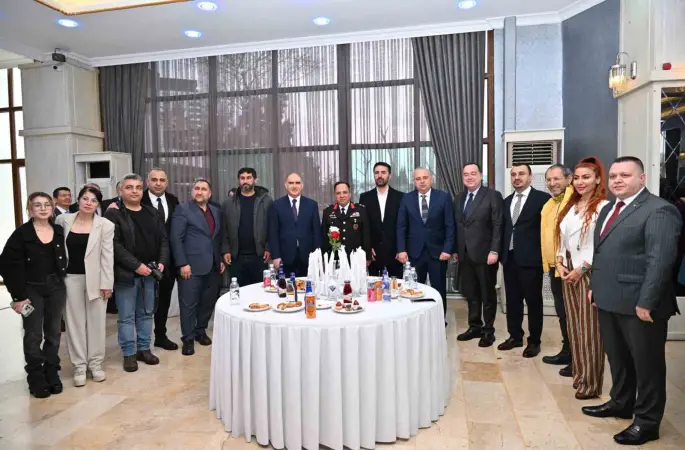 Manisa protokolü bayramlaşmada buluştu
