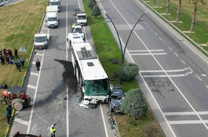 Manisa’da 3 araçlı zincirleme kaza: 5 yaralı
