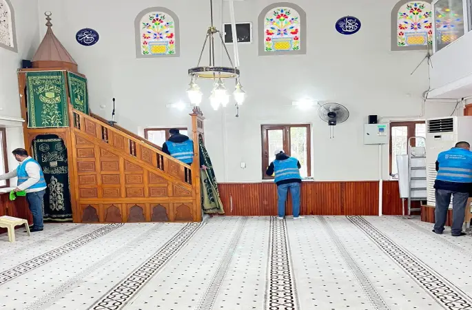 Manisa’da denetimli serbestlik yükümlülerinden camilere ’Ramazan’ bakımı
