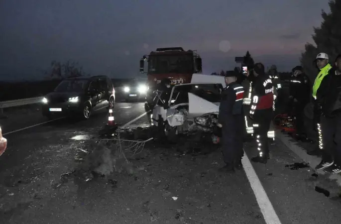 Manisa’da feci kaza: 2 ölü, 5 yaralı
