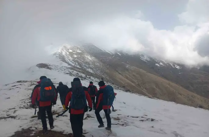 Manisa’da kayıp amatör dağcıyı arama ve kurtarma çalışmaları devam ediyor
