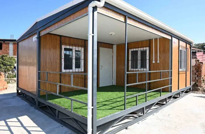 Manisa’da yağmurda evleri kullanılamaz hale gelen ailenin yeni yuvası büyükşehirden
