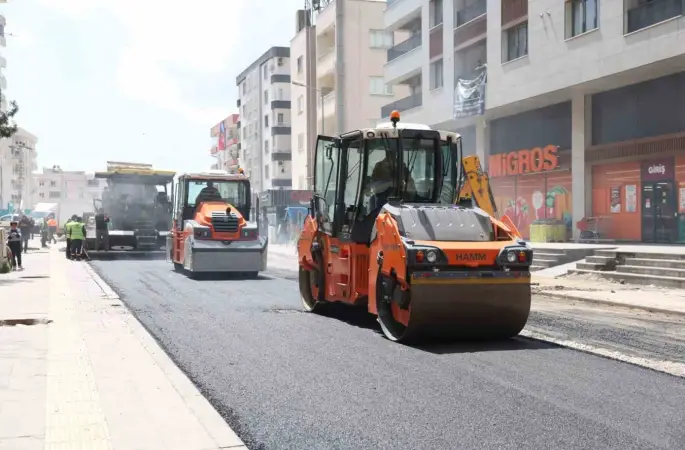 Mardin Büyükşehir Belediyesi, asfalt ve yol yenileme seferberliği başlattı
