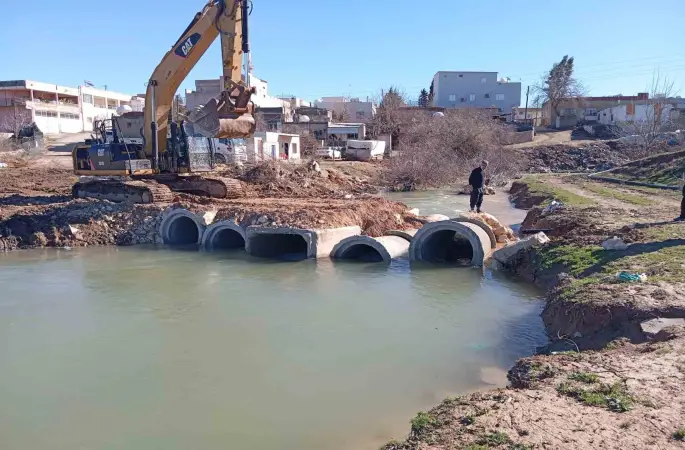 Mardin Büyükşehir Belediyesi Kızıltepe’de tahrip olan köprünün yerine yeni köprü inşa etti
