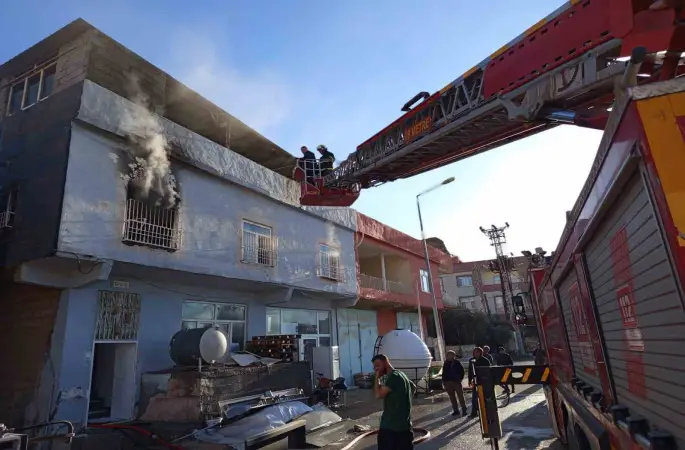 Mardin’de müstakil evde yangın: 3 kişi dumandan etkilendi
