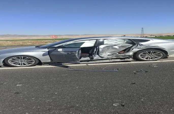 Mardin’de otomobiller çarpıştı: 3 yaralı
