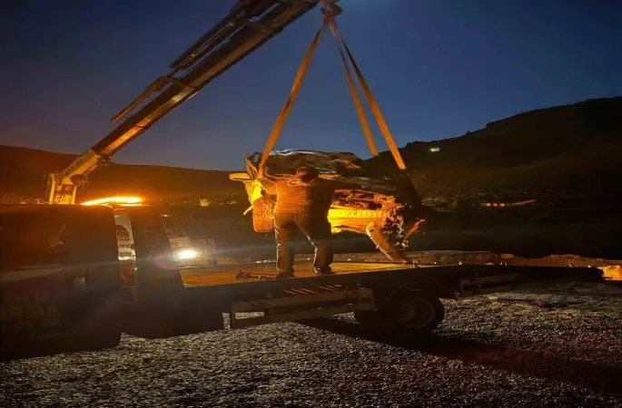 Mardin’de uçuruma devrilen hafif ticari aracın sürücüsü yaralandı
