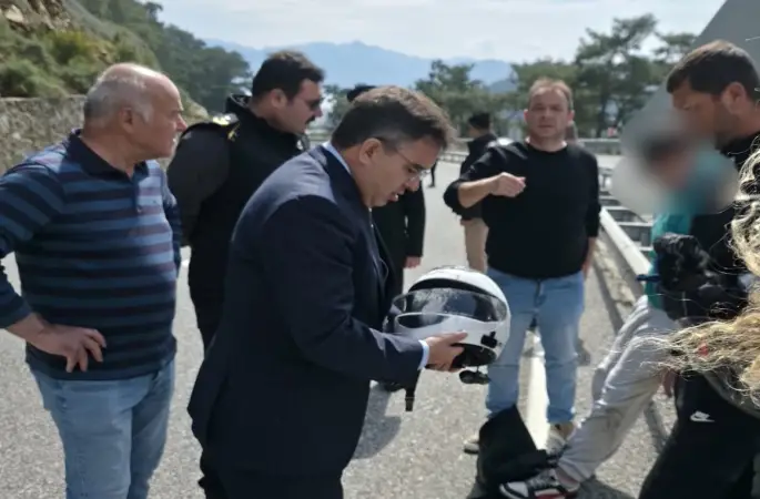 Marmaris çıkışındaki motosiklet kazasında kask hayat kurtardı
